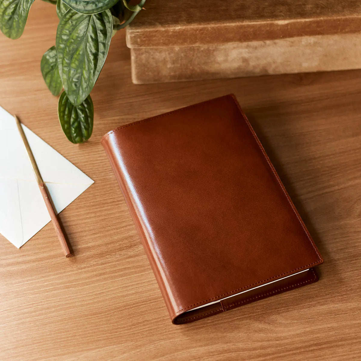 Cubierta para agenda Leather — Taut (Brown) — A5 Cousin Size — foto 1