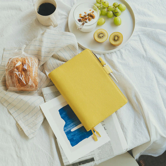 Cubierta para agenda Leather — Brilliant Yellow — A5 Cousin Size — foto 1
