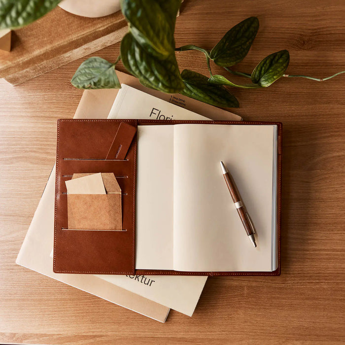Cubierta para agenda Leather — Taut (Brown) — A5 Cousin Size — foto 2