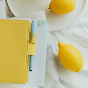 Cubierta para agenda Leather — Brilliant Yellow — A6 Original Size — foto 2