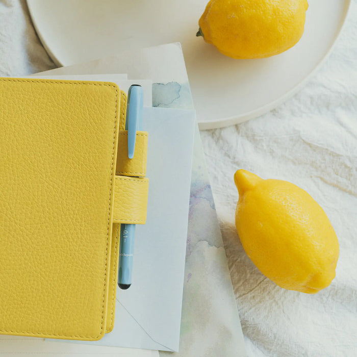 Cubierta para agenda Leather — Brilliant Yellow — A6 Original Size — foto 2