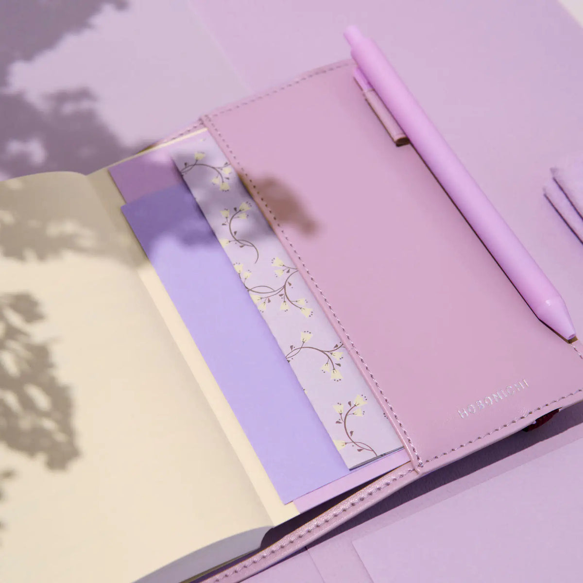 Cubierta para agenda Only is Not Lonely — Lilac — A6 Tamaño Original — foto 3