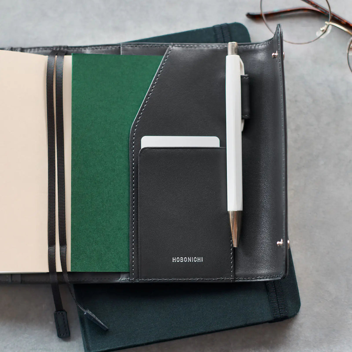 Cubierta para agenda Leather — Charcoal Gray — A6 Original Size — foto 3
