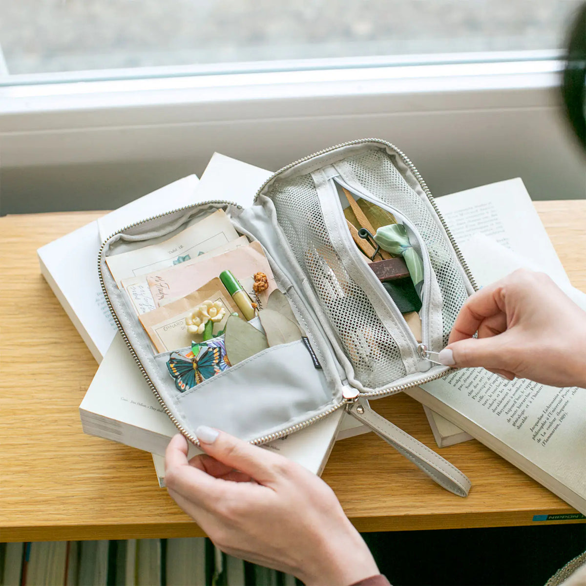 Organizador Toshiyuki Fukuda — Entregando Flores — Bolso con cajón pequeño — foto 3