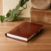 Cubierta para agenda Leather — Taut (Brown) — A5 Cousin Size — foto 3