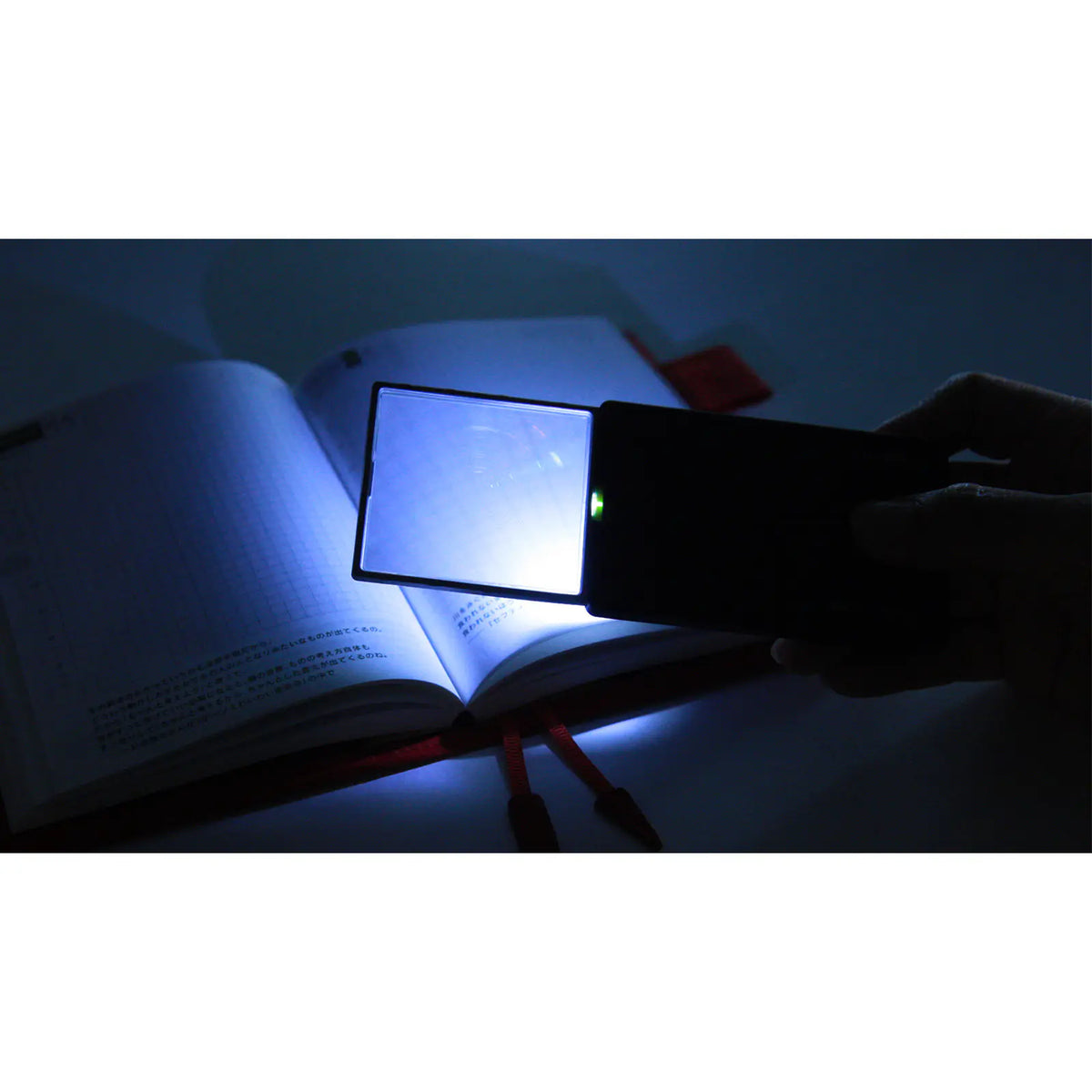 Lupa de tamaño tarjeta con luz — foto 3