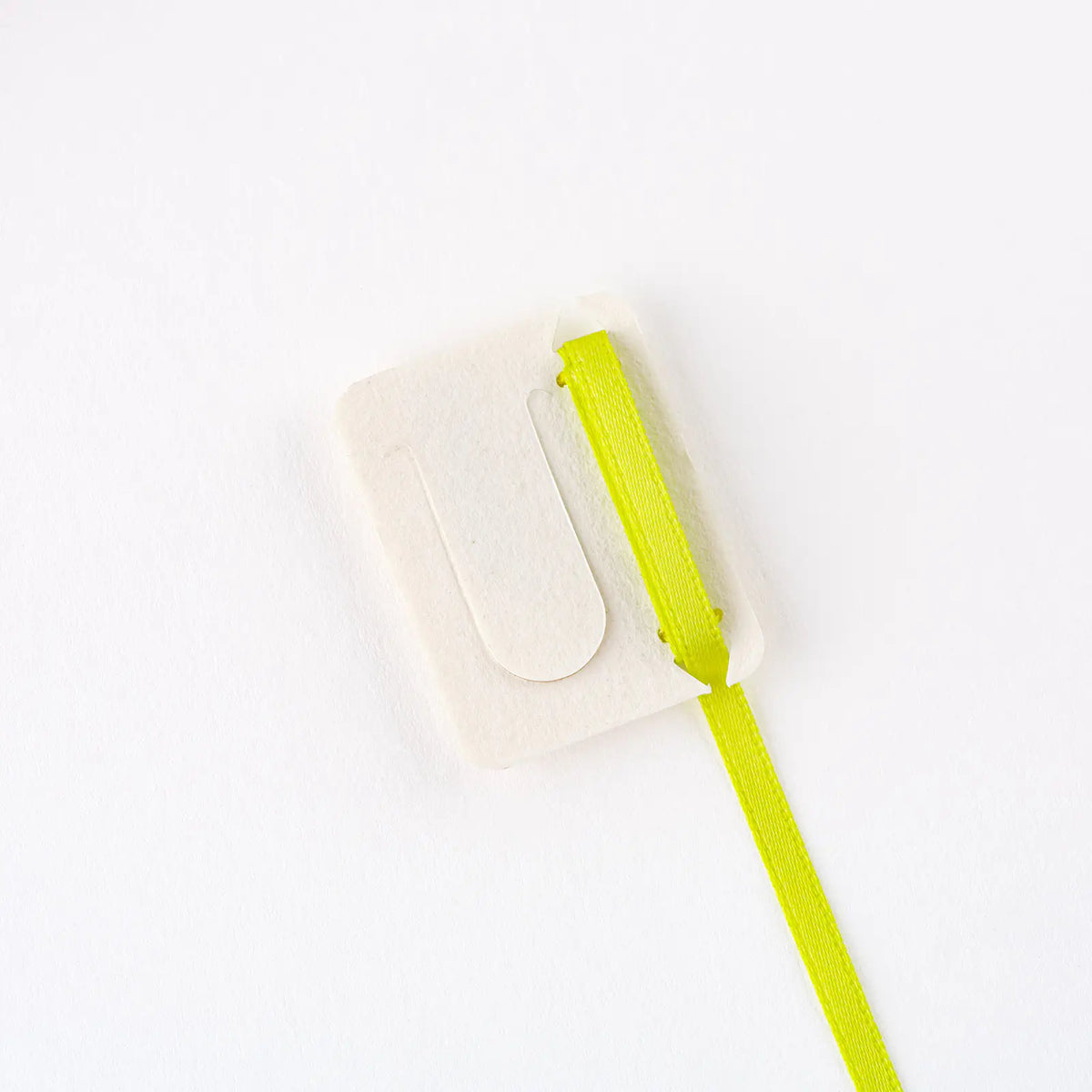 Papelería y accesorios Yumi Kitagishi — Marcapáginas bordado - Gato blanco — foto 4